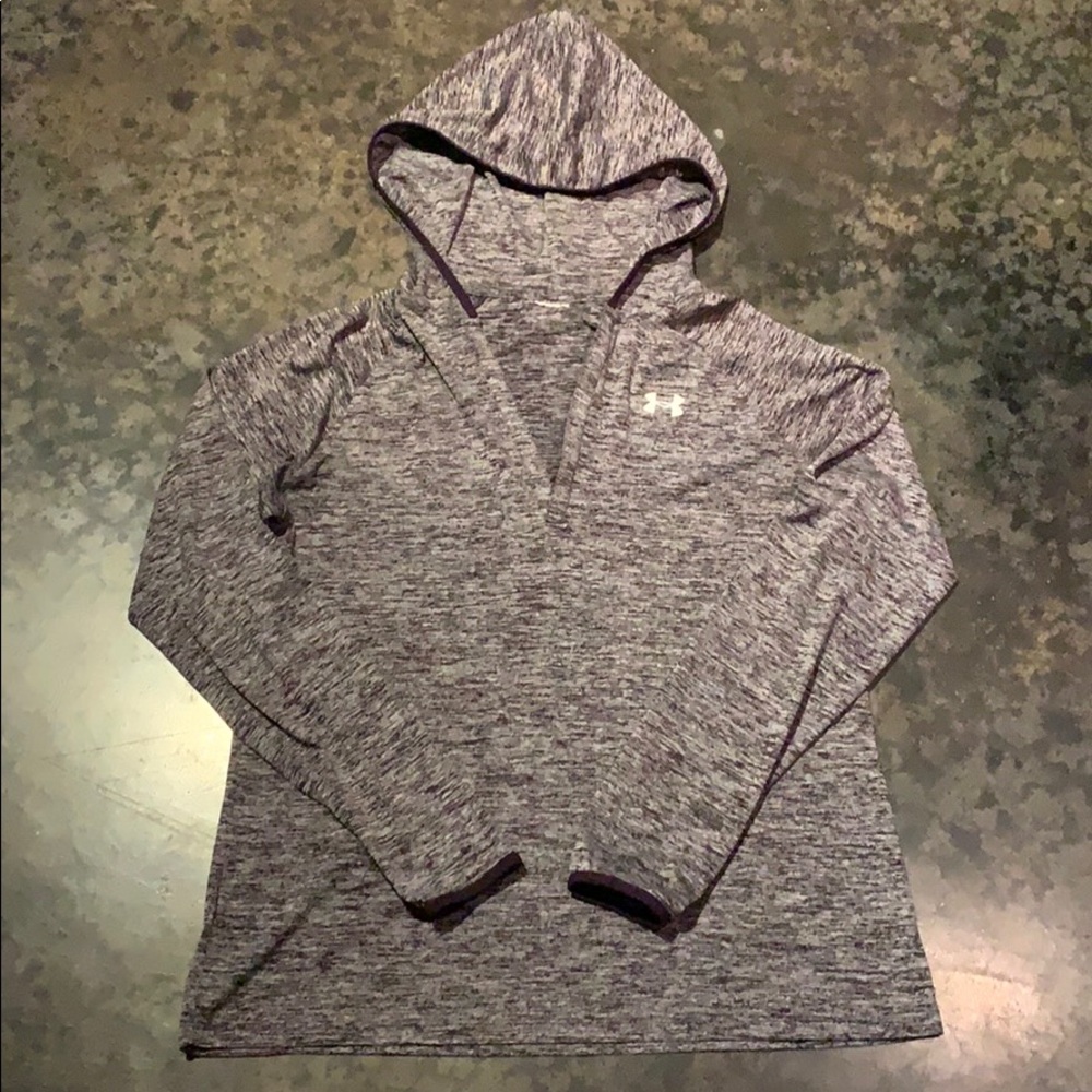 Women’s UA log sleeve performance top